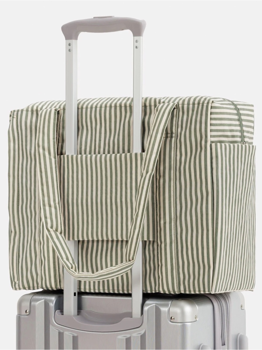 BAGGU Small Cloud Carry-On (Sage Stripe - Out of stock) - Picture 5 of 7